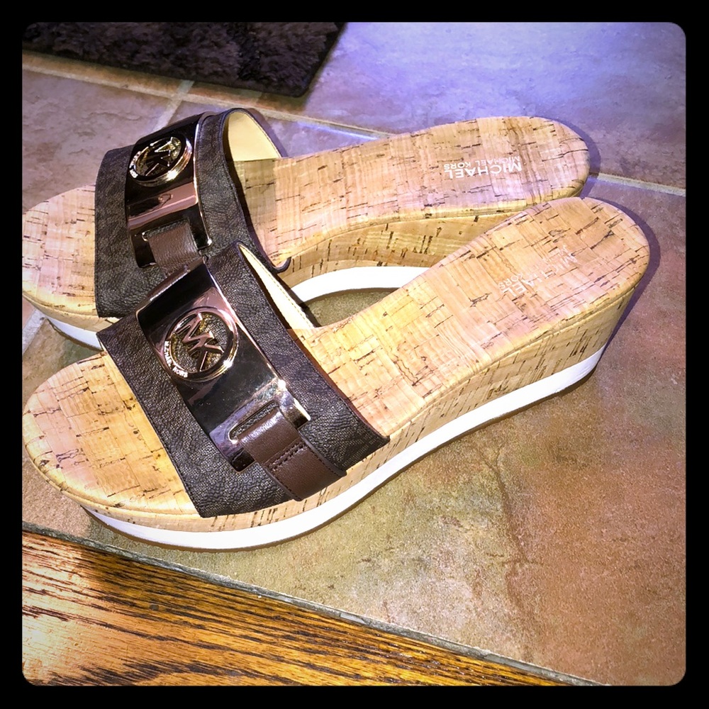 Michael Michael Kors Size 9 Platform Sandal Wedges